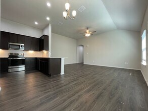625 Heathers Wy in Seguin, TX - Building Photo - Building Photo