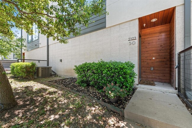 2103 Bennett Ave, Unit 50 in Dallas, TX - Building Photo - Building Photo