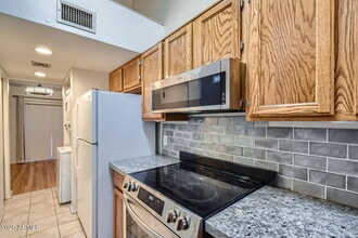 3228 W Glendale Ave in Phoenix, AZ - Building Photo - Building Photo