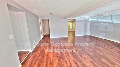 10610 Ithaca Dr in Jacksonville, FL - Building Photo - Building Photo