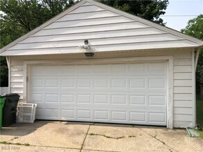 12805 Oakview Blvd in Garfield Heights, OH - Building Photo - Building Photo