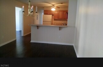 37 Parkside Ct in Wayne, NJ - Building Photo - Building Photo
