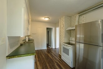 1408 Clearbrook Rd in Abbotsford, BC - Building Photo - Building Photo