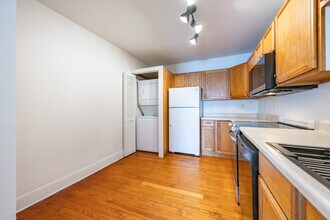 50 Hancock St, Unit #2 in Portland, ME - Foto de edificio - Building Photo