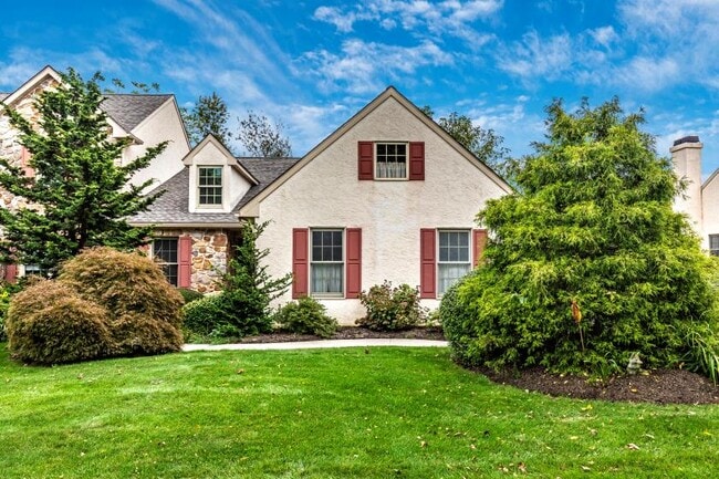 property at 207 S Pine St