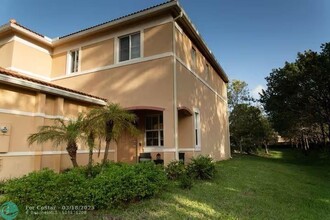 4956 SW 30th Terrace in Fort Lauderdale, FL - Building Photo - Building Photo