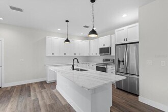 1906 W Cherry St in Tampa, FL - Building Photo - Building Photo