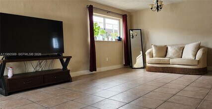 880 E 26th St in Hialeah, FL - Building Photo - Building Photo