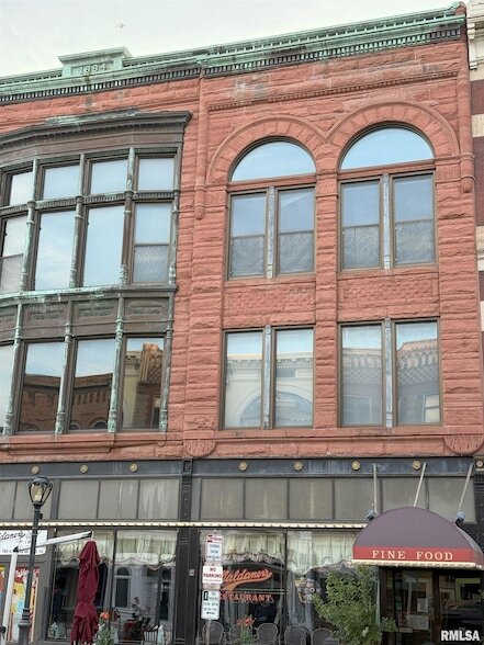 226 S 6th St, Unit 303 in Springfield, IL - Building Photo