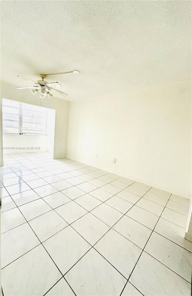2825 NE 201st Terrace in Aventura, FL - Building Photo - Building Photo