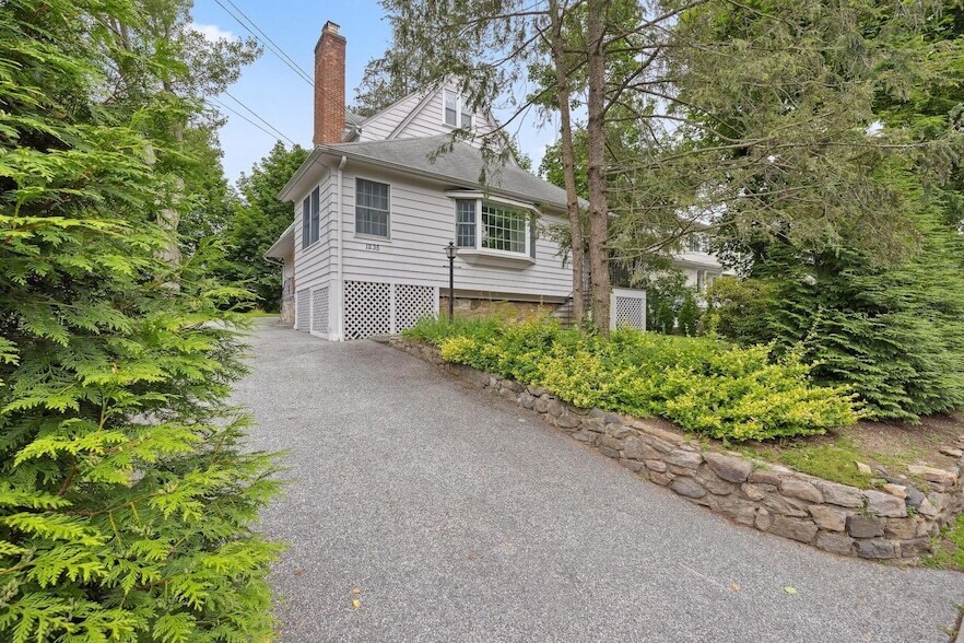 1235 Post Rd in Scarsdale, NY - Building Photo