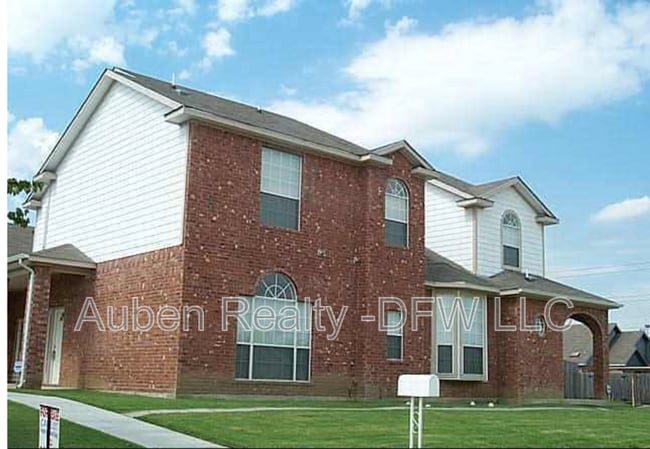 property at 815 Valleybrooke Dr