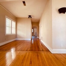 2474 N Bartlett Ave, Unit A in Milwaukee, WI - Foto de edificio - Building Photo
