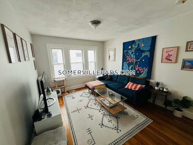 12 Silvey Pl, Unit 1 in Somerville, MA - Foto de edificio - Building Photo