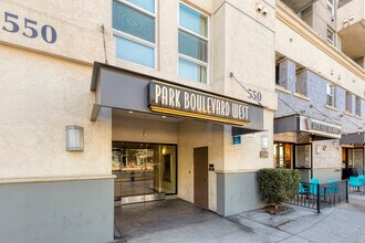 550 Park Blvd in San Diego, CA - Foto de edificio - Building Photo