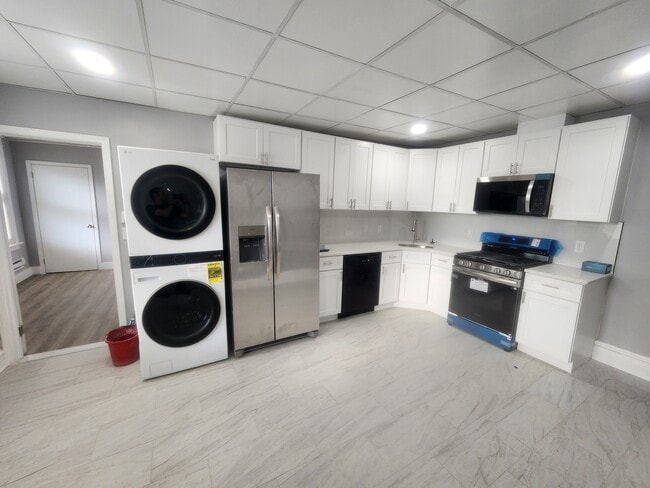 247 W Duncannon Ave, Unit 2nd Fl. in Philadelphia, PA - Building Photo - Building Photo