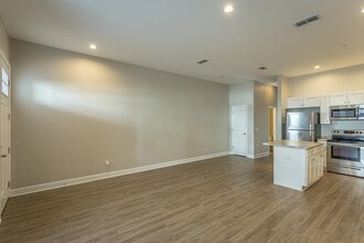 2170 Capital Cir SE in Tallahassee, FL - Building Photo - Building Photo