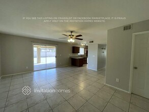 8609 W Roma Ave in Phoenix, AZ - Foto de edificio - Building Photo