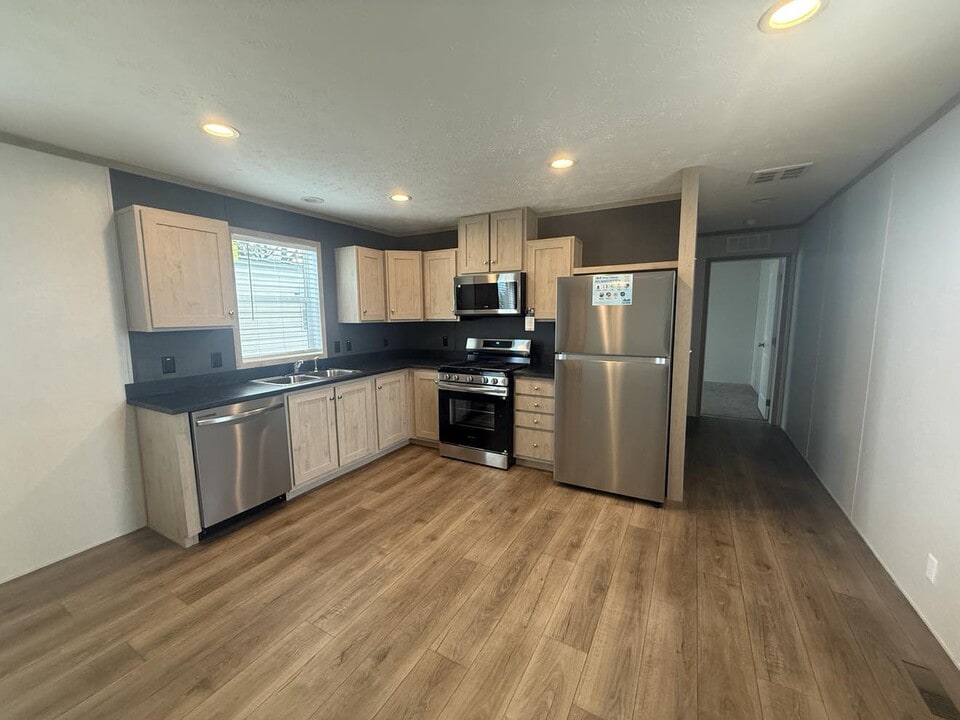 300 Forrest Ave in Springfield, IL - Building Photo