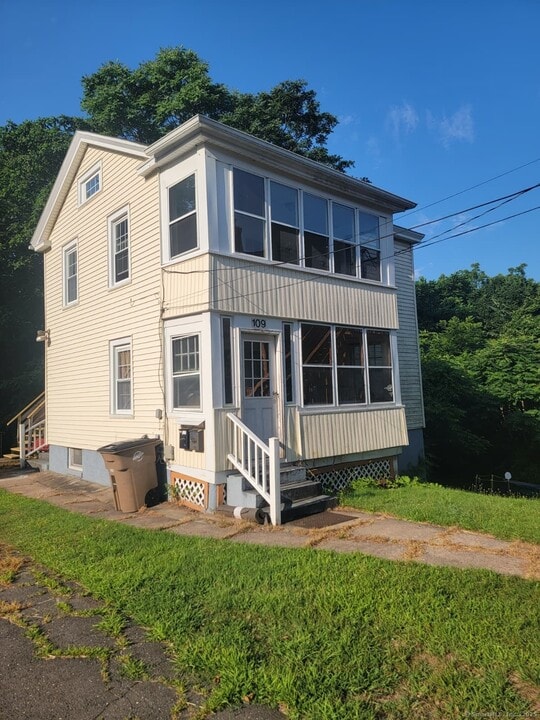 109 Union St in Vernon, CT - Building Photo