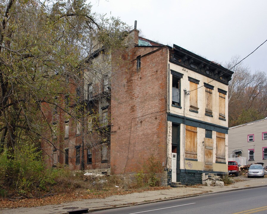 2325 Vine St in Cincinnati, OH - Building Photo