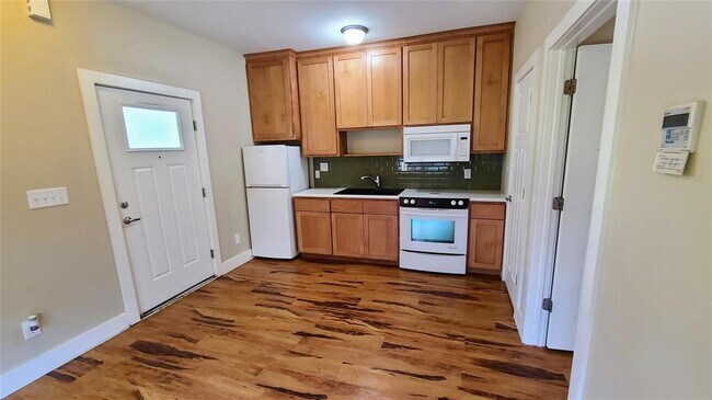1913 Robbins Pl in Austin, TX - Building Photo - Building Photo