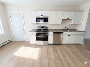 10 Shippee Ave in West Warwick, RI - Foto de edificio - Building Photo