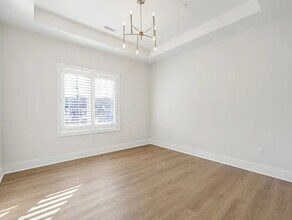 445 Ramapo Valley Rd in Oakland, NJ - Foto de edificio - Building Photo