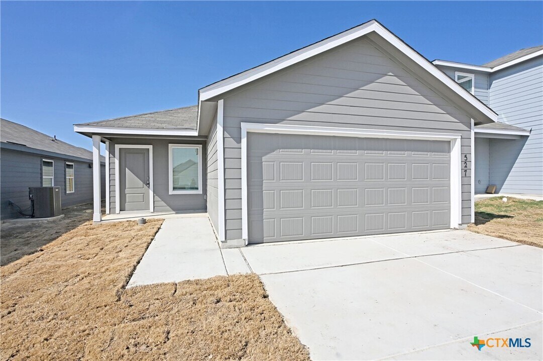 527 Sarah Wy in Marion, TX - Building Photo