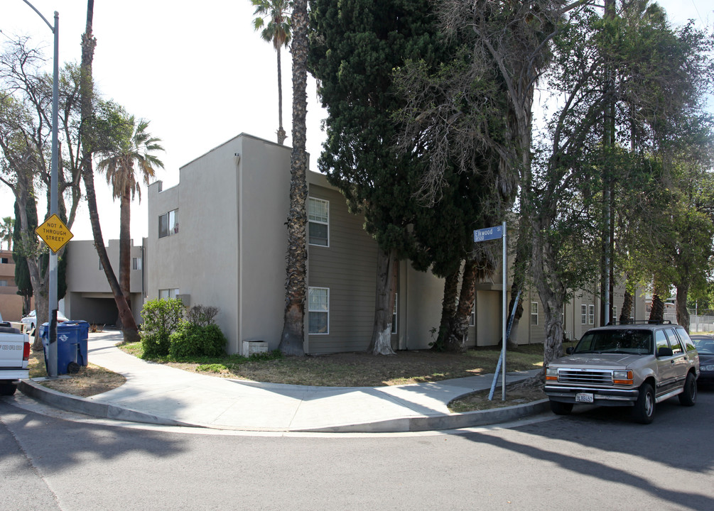 7820 Baird Ave in Reseda, CA - Building Photo