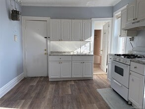 49 5th St in New Rochelle, NY - Building Photo - Building Photo