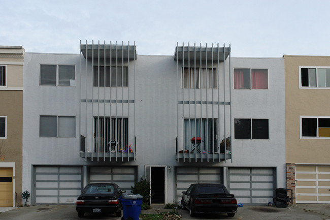 982 Nora Way in South San Francisco, CA - Building Photo - Building Photo