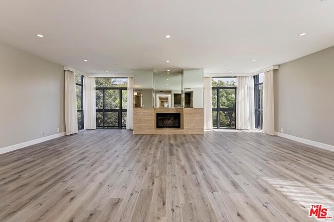 property at 323 N Palm Dr