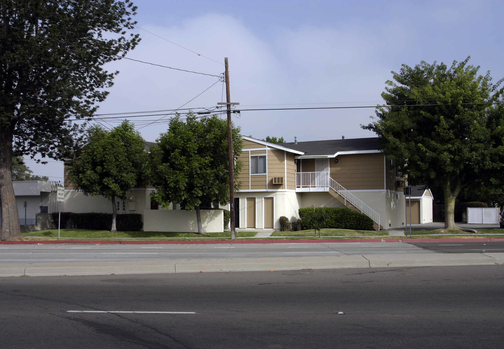 12596 Adler Dr in Whittier, CA - Foto de edificio