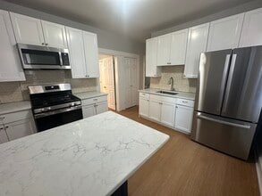 218 Hough Ave, Unit 218 in Bridgeport, CT - Building Photo - Building Photo