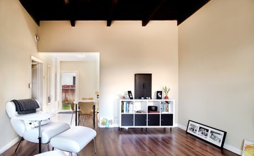 8807 Reading Ave in Los Angeles, CA - Foto de edificio - Building Photo