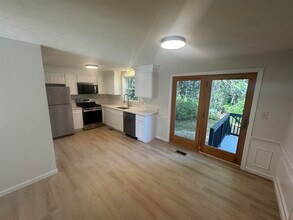 5 Cabernet Ct in Nashua, NH - Building Photo - Building Photo