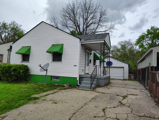 property at 4401 Queens Ave