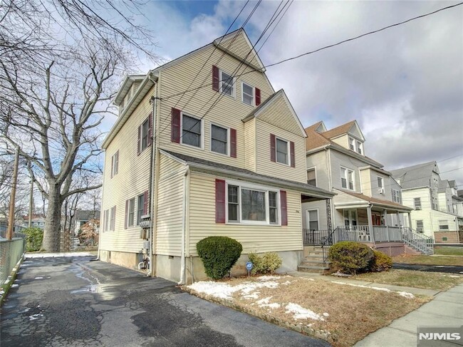 60 Greenwood Ave, Unit 3 in Montclair, NJ - Building Photo - Building Photo