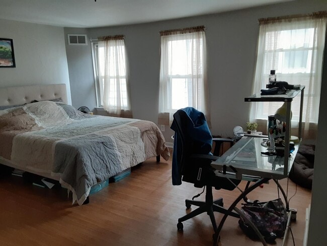 1729 Carey Way in Pittsburgh, PA - Building Photo - Building Photo