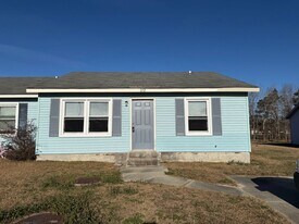 212 Appaloosa Dr in Jacksonville, NC - Building Photo