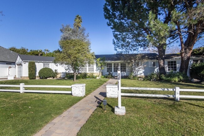 4668 St Clair Ave in Valley Village, CA - Building Photo - Building Photo