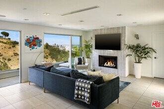 8540 Hillside Ave in Los Angeles, CA - Building Photo - Building Photo