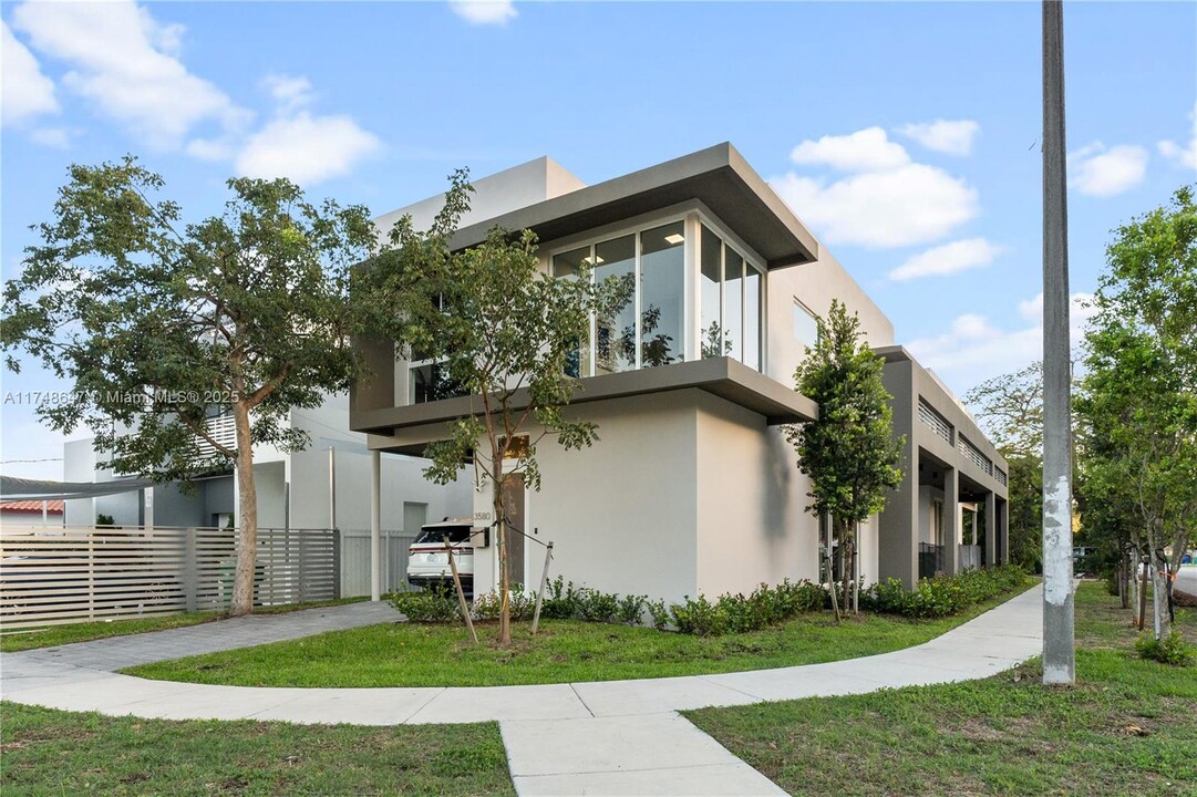 3580 SW 23rd St in Miami, FL - Building Photo