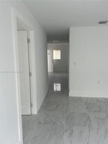 2750 Palm Ave in Hialeah, FL - Building Photo