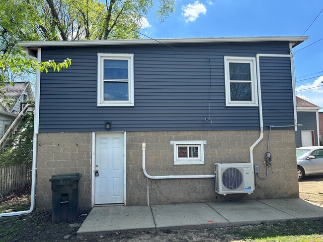106 S Urbana Ave, Unit 1.5