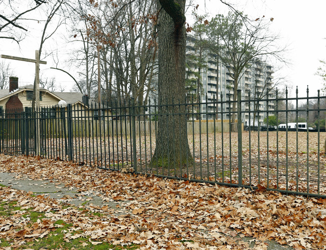 593 N Avalon St in Memphis, TN - Foto de edificio - Building Photo