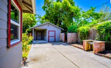 2732 Village Side Dr in Santa Rosa, CA - Foto de edificio - Building Photo