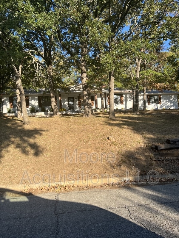 property at 3601 Oakwood Dr
