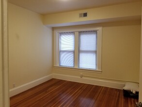 1563 Beacon St, Unit 3 in Brookline, MA - Foto de edificio - Building Photo